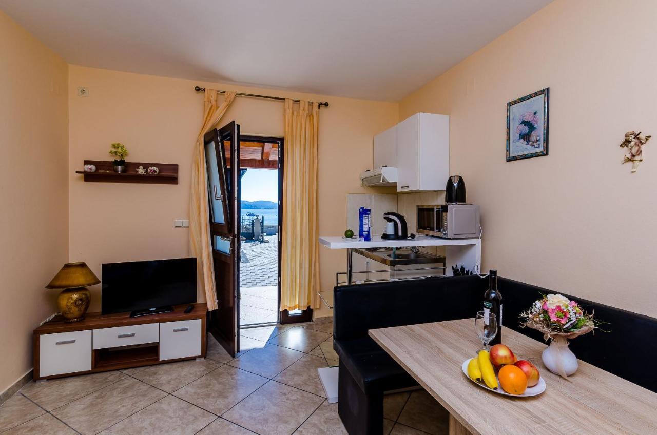 Apartments Kanjuo By The Sea 米利尼 外观 照片