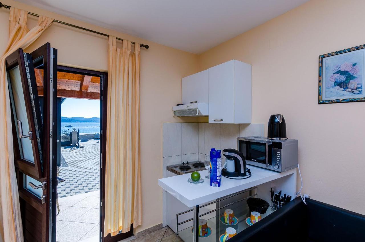Apartments Kanjuo By The Sea 米利尼 外观 照片